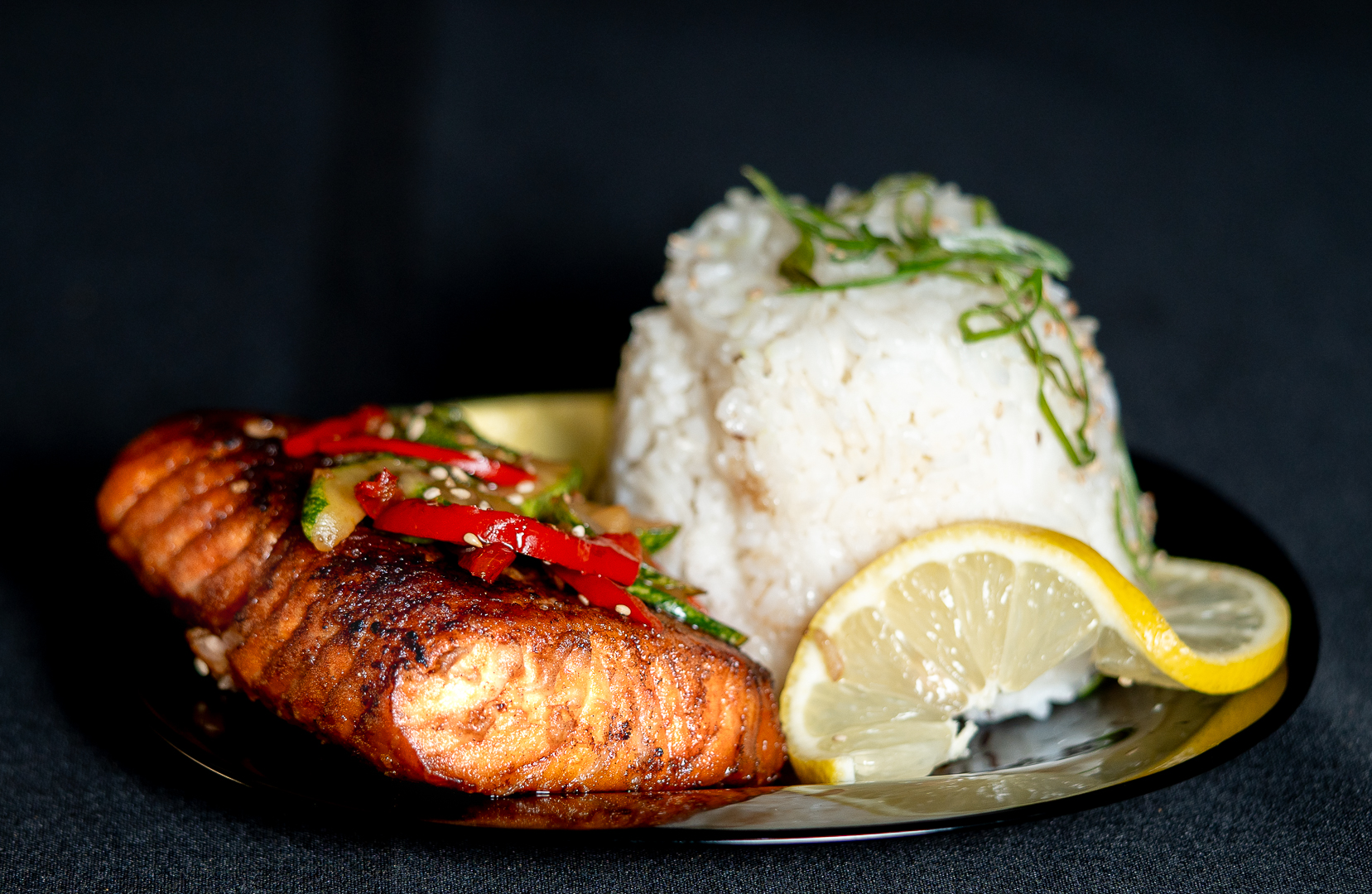 SALMON A LA PLANCHA CON GUARNICION