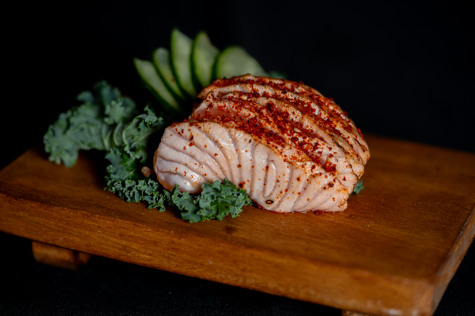 SASHIMI DE SALMON FLAMEADO CON TOGARASAHI_